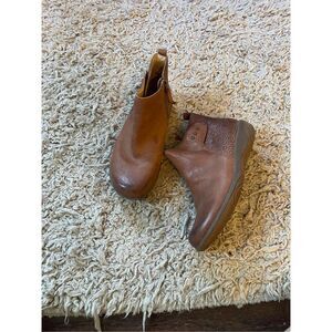 HALSA‎ Footwear Althea Ankle Boots Leather etched design boho comfort size 8